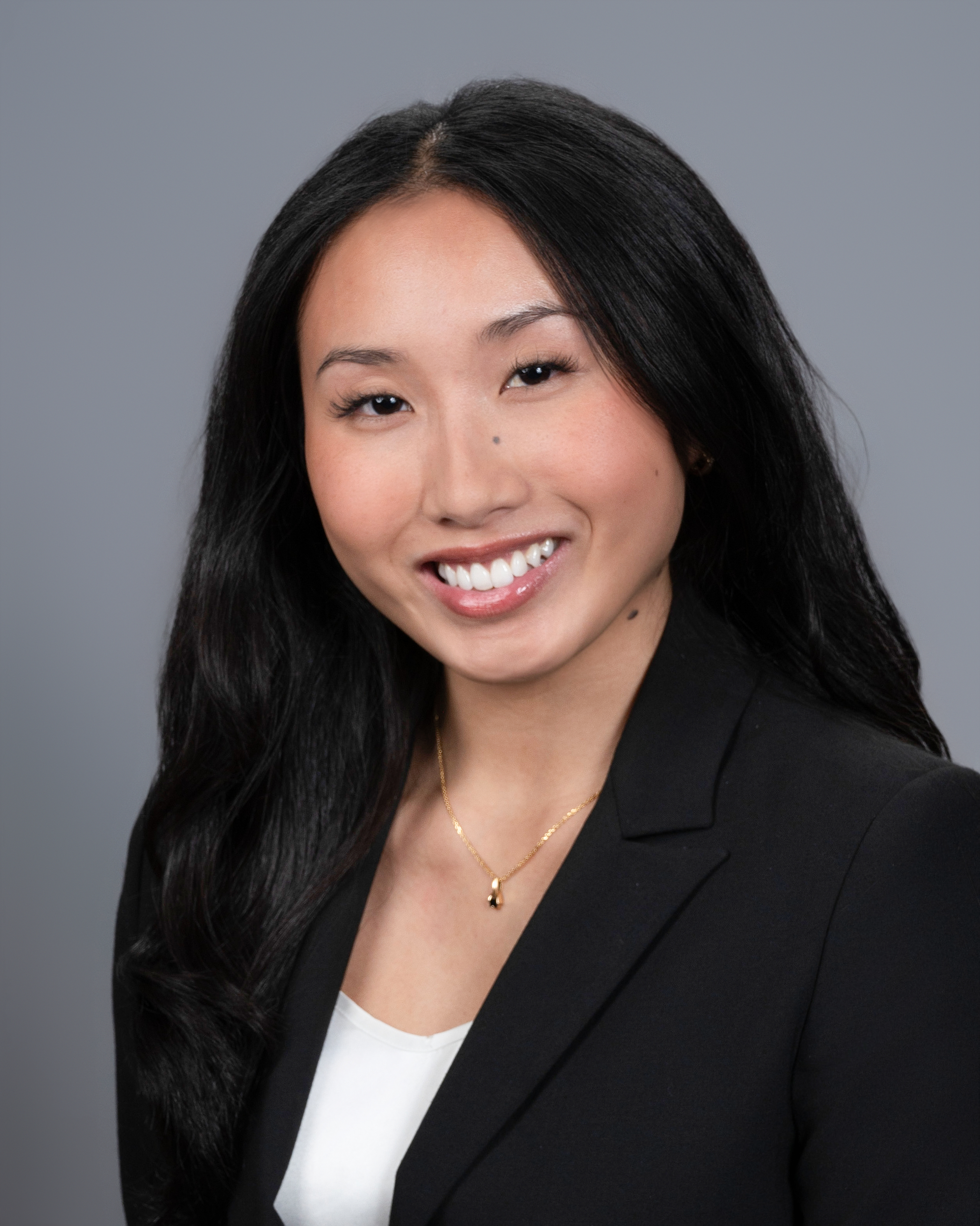 Hai Yen Nguyen Headshot